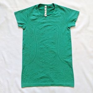 🍋 Lululemon Swiftly Tech Shirt, size 8 green